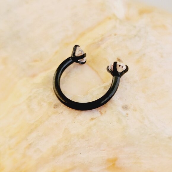 16G Black horseshoe plated stainless steel with clear CZ gems prong set NWT - Picture 3 of 6